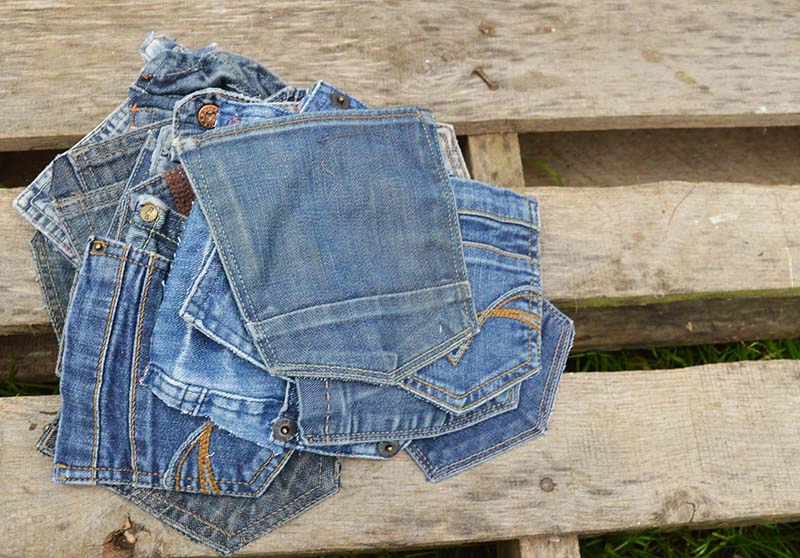 DIY Easy Zipper Money and Card Denim Purse Out of Old Jeans, Tutorial