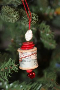 How To Make A Cotton Reel Map Christmas Ornament - Pillar Box Blue