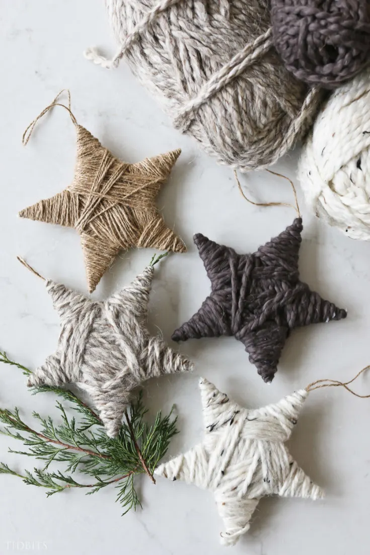 Simple DIY Christmas Yarn Crafts you can make in 10 minutes! 