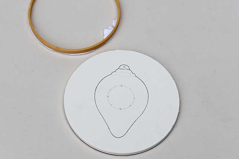 drawing bauble outline on paper